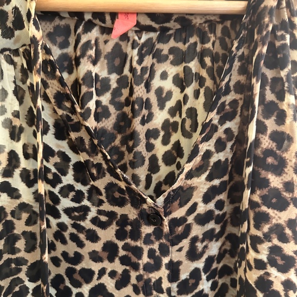 Flowy Leopard Print Blouse - Picture 4 of 11